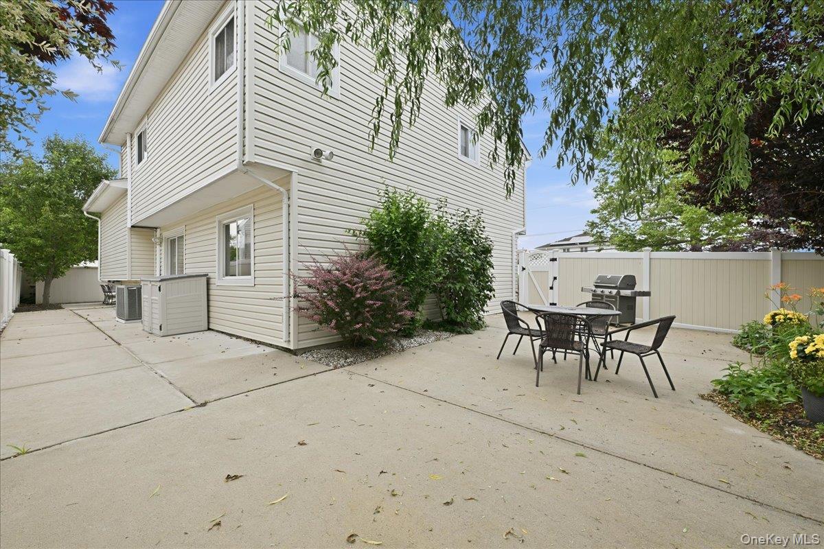 2461 Riviera Lane Bellmore, NY 11710 - Photo 38 of 44