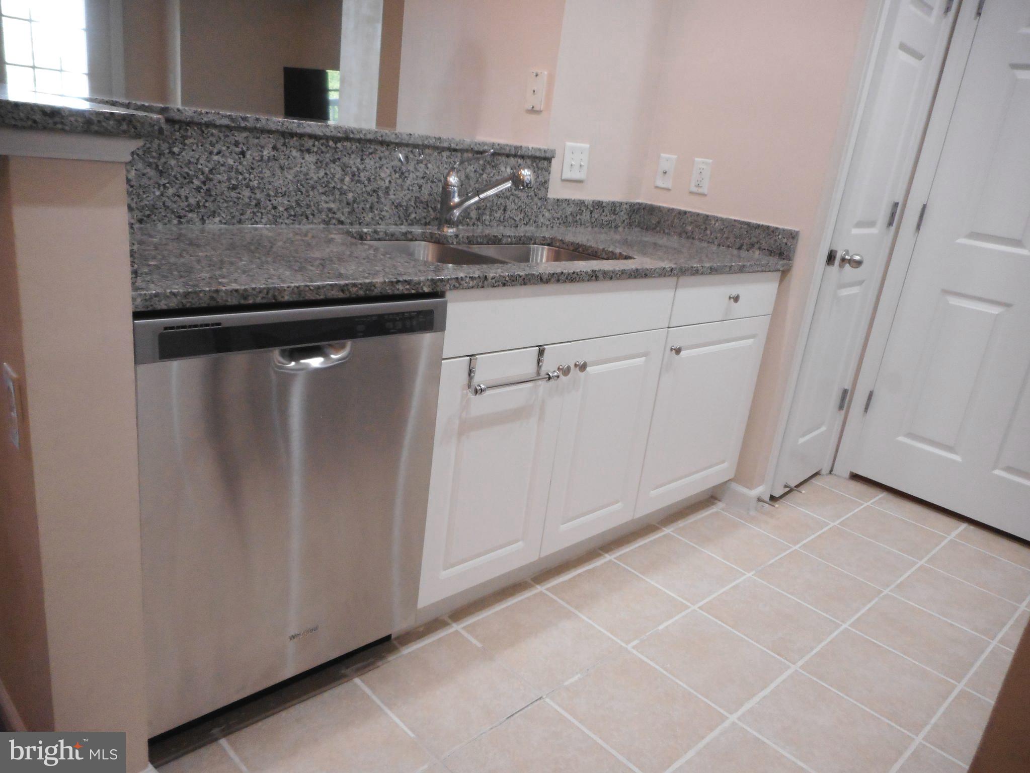 502 Sunset View Terrace Southeast, Unit 302 Leesburg, VA 20175 - Photo 15 of 50 Kitchen