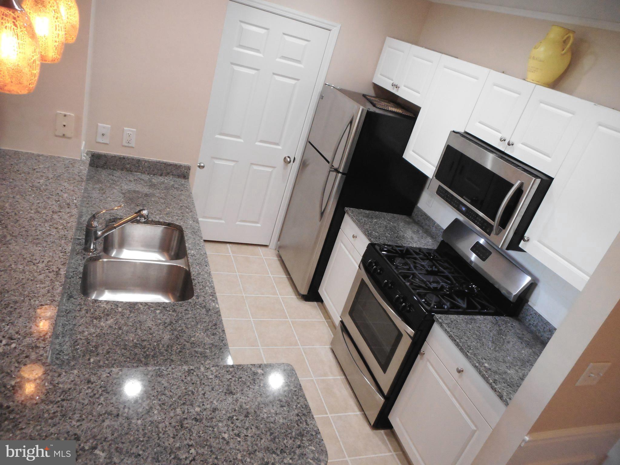 502 Sunset View Terrace Southeast, Unit 302 Leesburg, VA 20175 - Photo 16 of 50 Kitchen