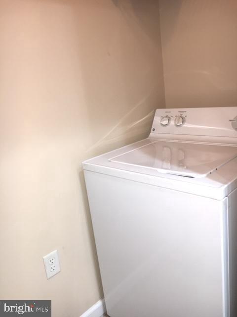 502 Sunset View Terrace Southeast, Unit 302 Leesburg, VA 20175 - Photo 19 of 50 Full-sized washer/dryer closet in kitchen area.