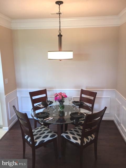 502 Sunset View Terrace Southeast, Unit 302 Leesburg, VA 20175 - Photo 22 of 50 Dining Area.