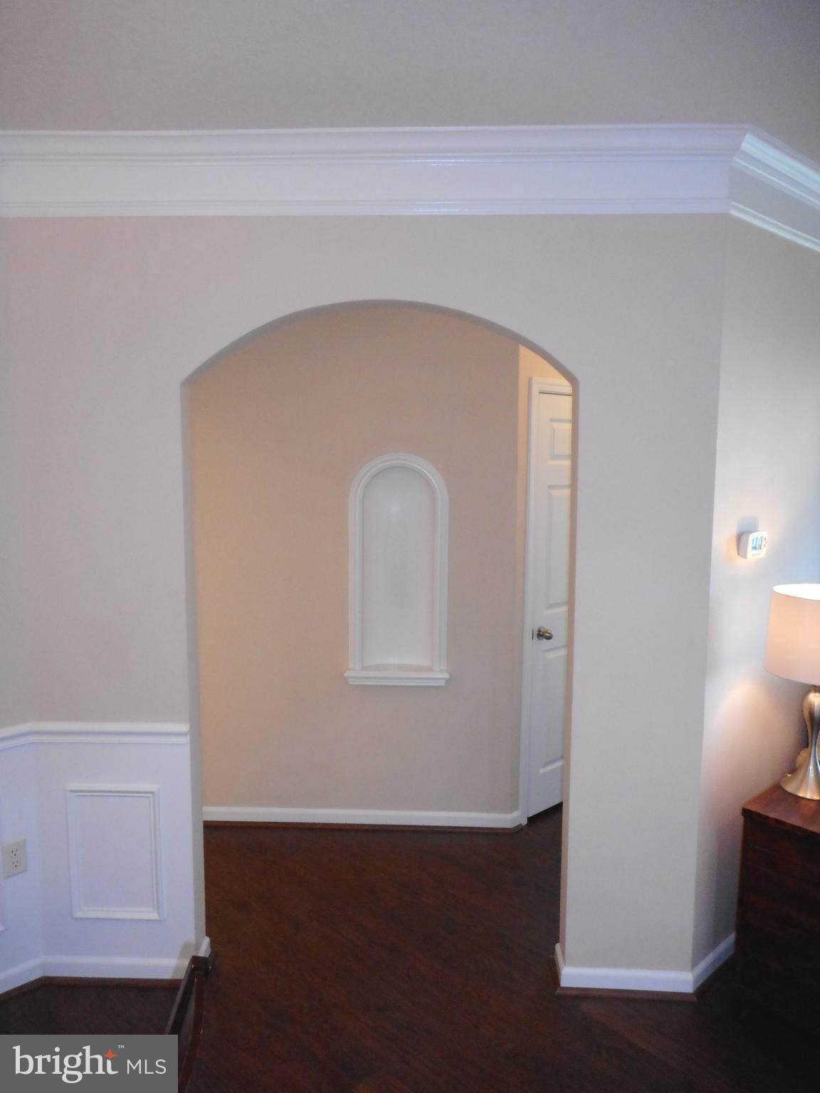 502 Sunset View Terrace Southeast, Unit 302 Leesburg, VA 20175 - Photo 24 of 50 Hallway to bedroom & bathroom areas.
