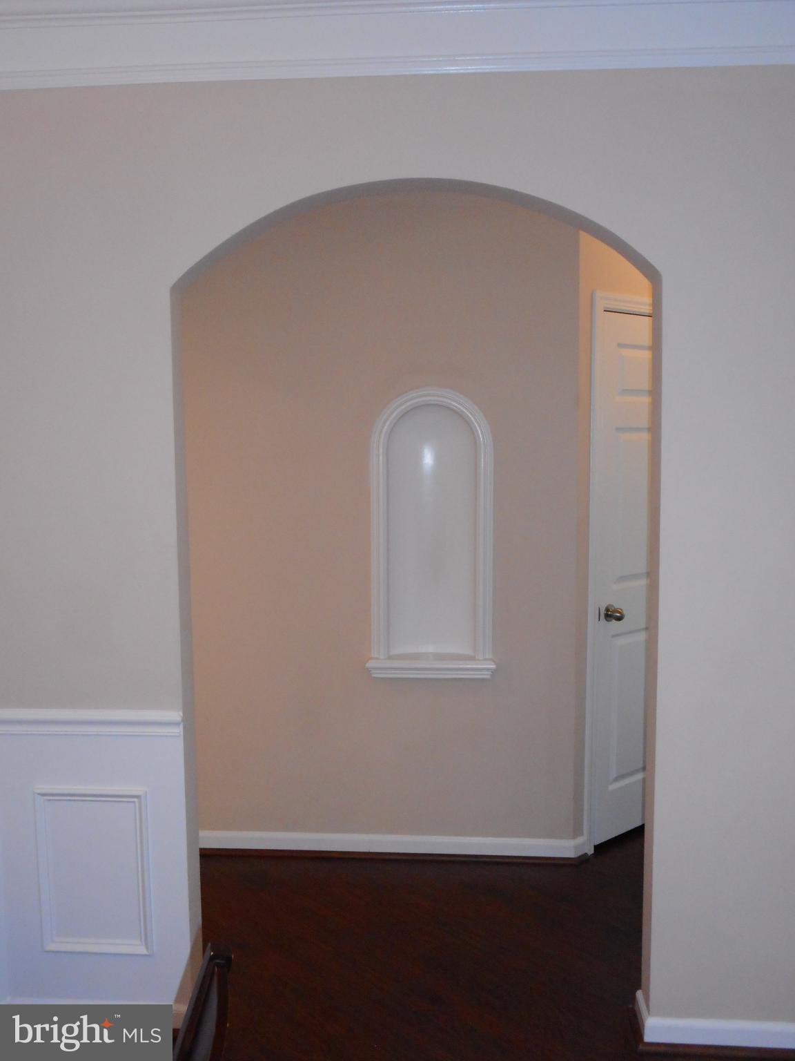 502 Sunset View Terrace Southeast, Unit 302 Leesburg, VA 20175 - Photo 25 of 50 Hallway to bedroom & bathroom areas.
