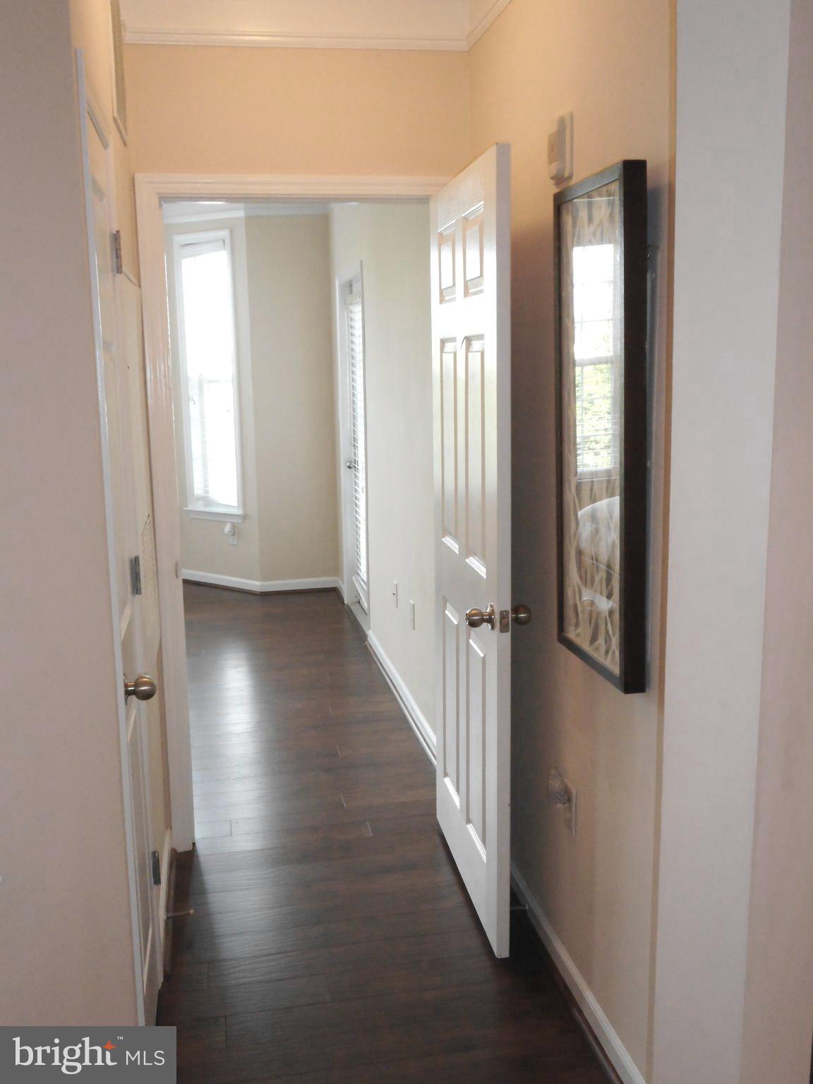 502 Sunset View Terrace Southeast, Unit 302 Leesburg, VA 20175 - Photo 34 of 50 Hallway to bedroom.