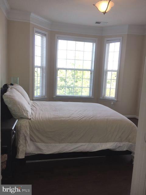 502 Sunset View Terrace Southeast, Unit 302 Leesburg, VA 20175 - Photo 36 of 50 Bedroom with bay window and door to balcony.