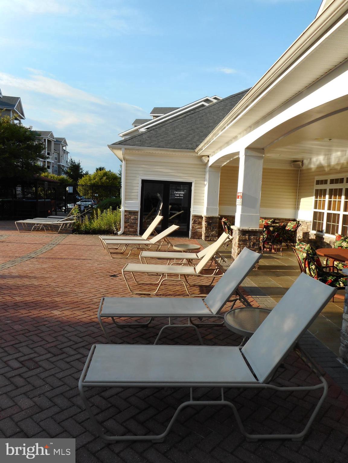 502 Sunset View Terrace Southeast, Unit 302 Leesburg, VA 20175 - Photo 44 of 50 Swimming pool