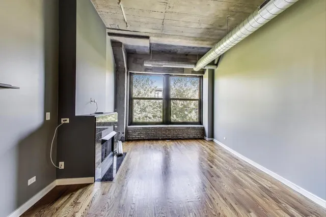 $2,500 | 1071 West 15th Street, Unit 352, Chicago, IL 60608