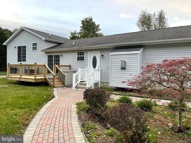 a view of entryway with wooden floor and fence
