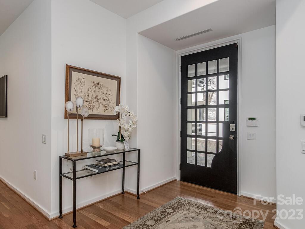 1333 Queens Road, Unit E1 Charlotte, NC 28207 - Photo 3 of 19 a living room with furniture