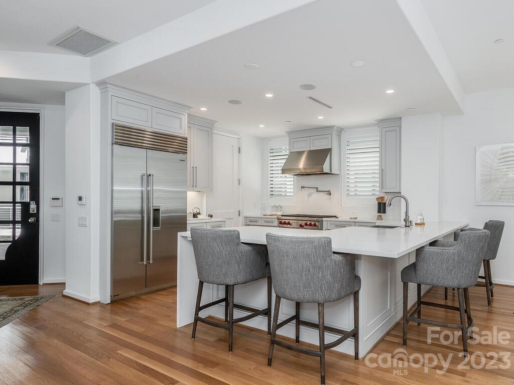 1333 Queens Road, Unit E1 Charlotte, NC 28207 - Photo 6 of 19 a view of a dining room with furniture