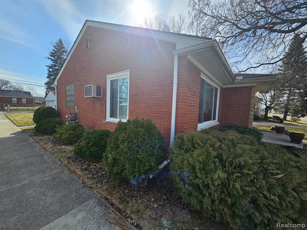 22858 Rausch Avenue Eastpointe, MI 48021 - Photo 7 of 36