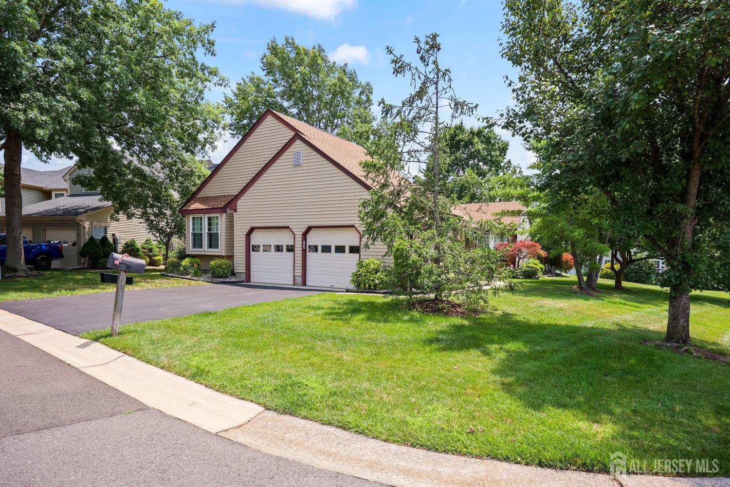 2 Winslow Road Monroe Township, NJ 08831 - Photo 4 of 31