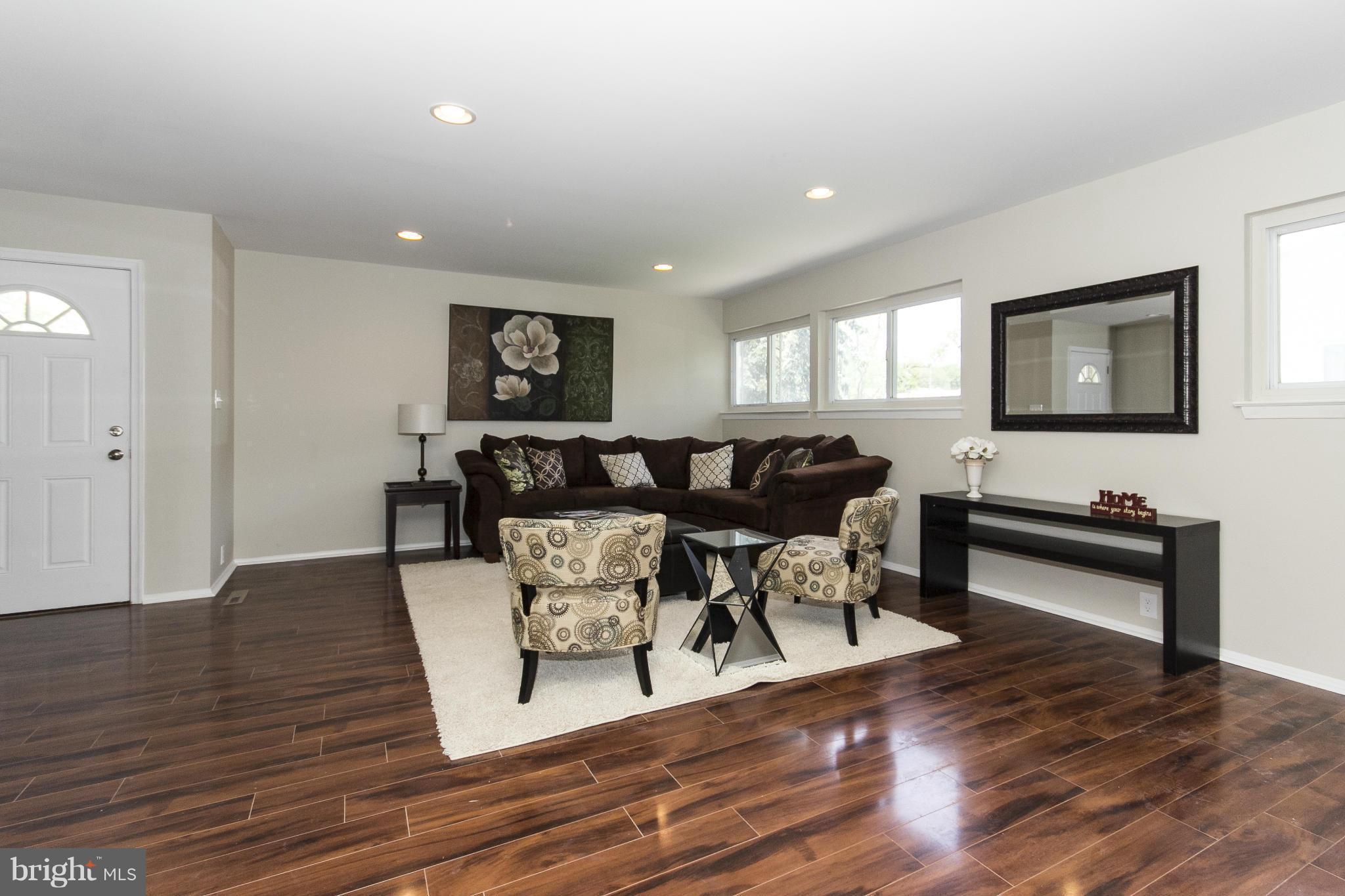 3803 Lumo Road Randallstown, MD 21133 - Photo 4 of 30 Living Room