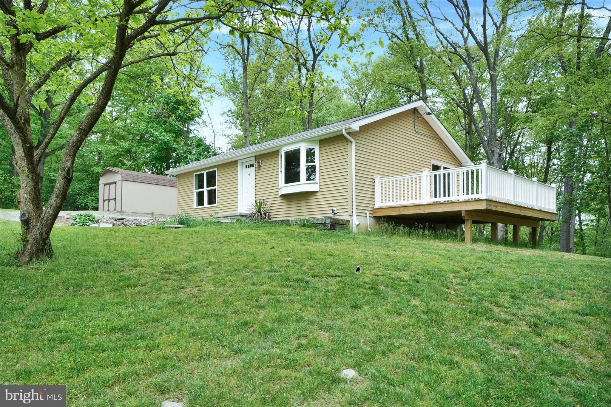 58 Greenwich Road Delta, PA 17314 - Photo 3 of 25 Side/Deck