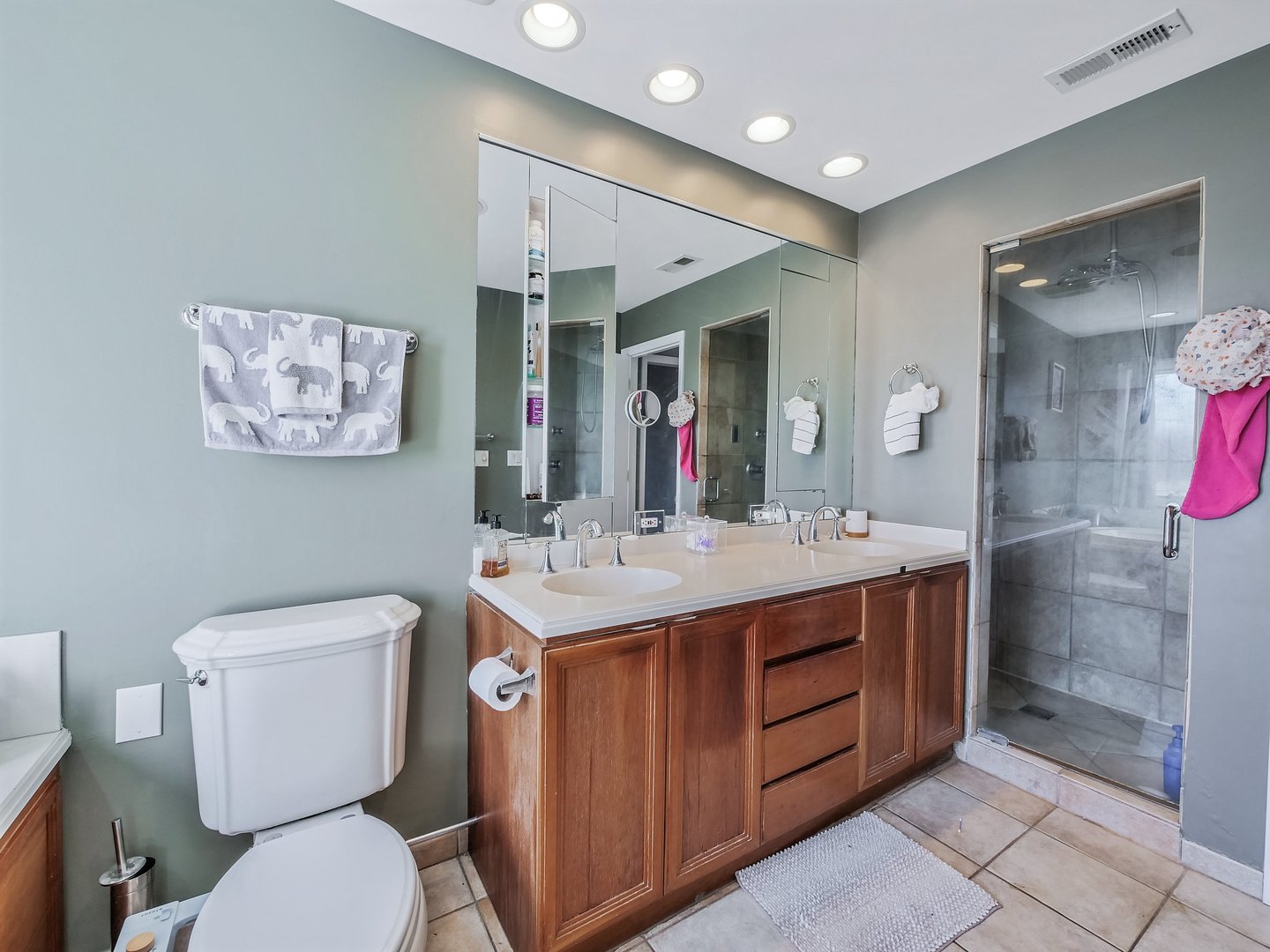 1903 Hopi Lane Mount Prospect, IL 60056 - Photo 22 of 36 a bathroom with a toilet sink and mirror