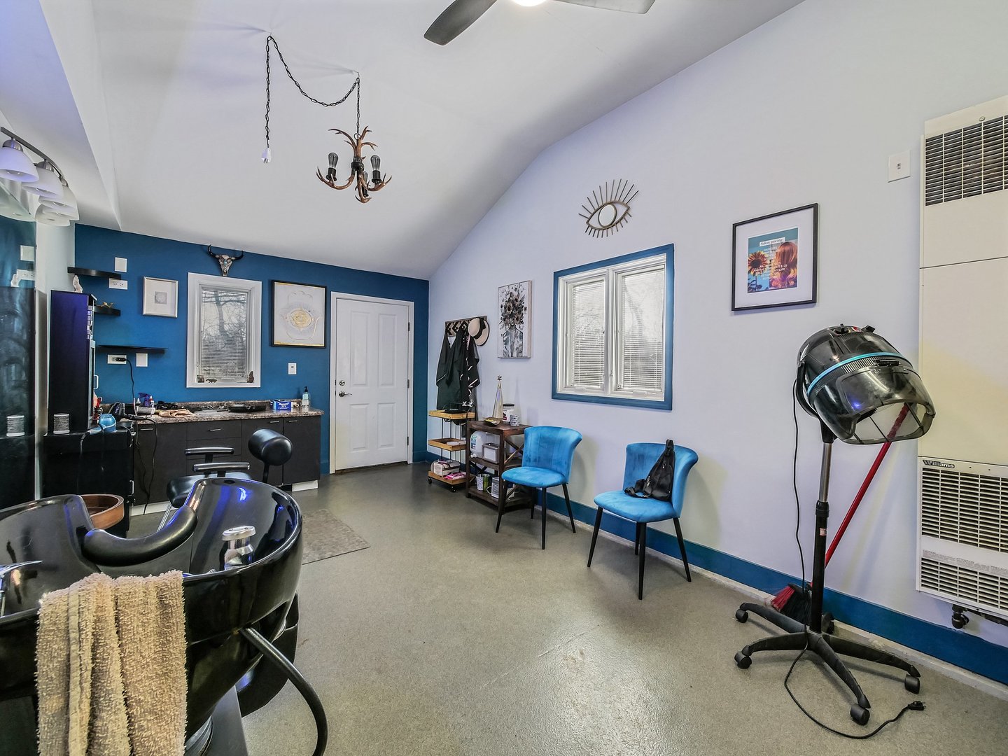 1903 Hopi Lane Mount Prospect, IL 60056 - Photo 28 of 36 a view of a room with gym equipment
