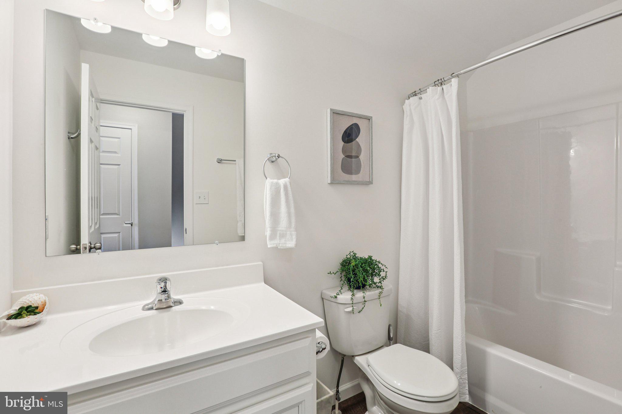 355 Azalea Drive Windsor, PA 17366 - Photo 21 of 44 Upper level full bath