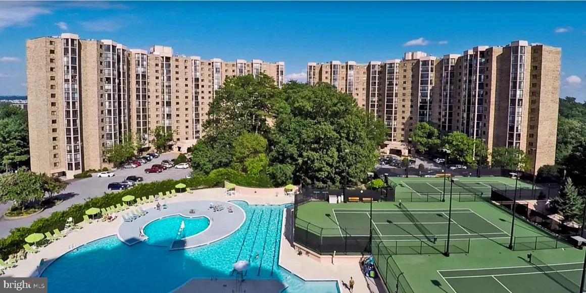 5902 Mt Eagle Drive, Unit 1206 Alexandria, VA 22303 - Photo 53 of 59 Outdoor Pool