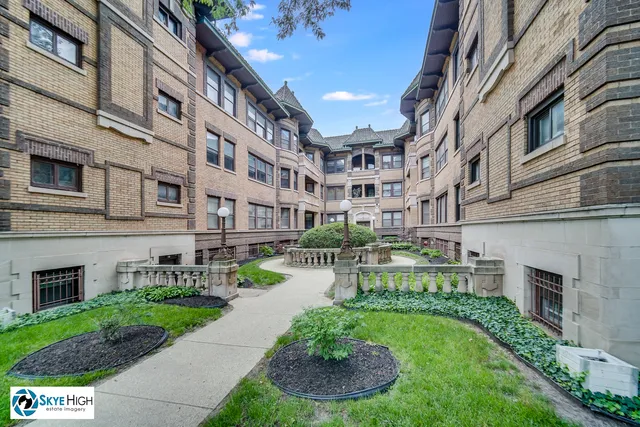 $180,000 | 945 East Hyde Park Boulevard, Unit 2, Chicago, IL 60615