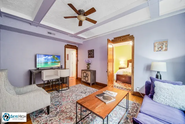 $180,000 | 945 East Hyde Park Boulevard, Unit 2, Chicago, IL 60615