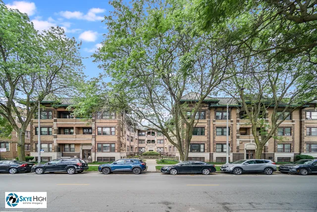 $180,000 | 945 East Hyde Park Boulevard, Unit 2, Chicago, IL 60615