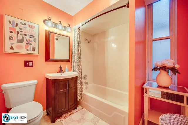 $180,000 | 945 East Hyde Park Boulevard, Unit 2, Chicago, IL 60615