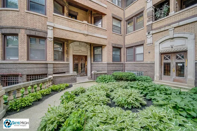 $180,000 | 945 East Hyde Park Boulevard, Unit 2, Chicago, IL 60615