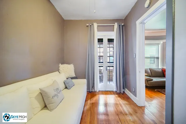 $180,000 | 945 East Hyde Park Boulevard, Unit 2, Chicago, IL 60615