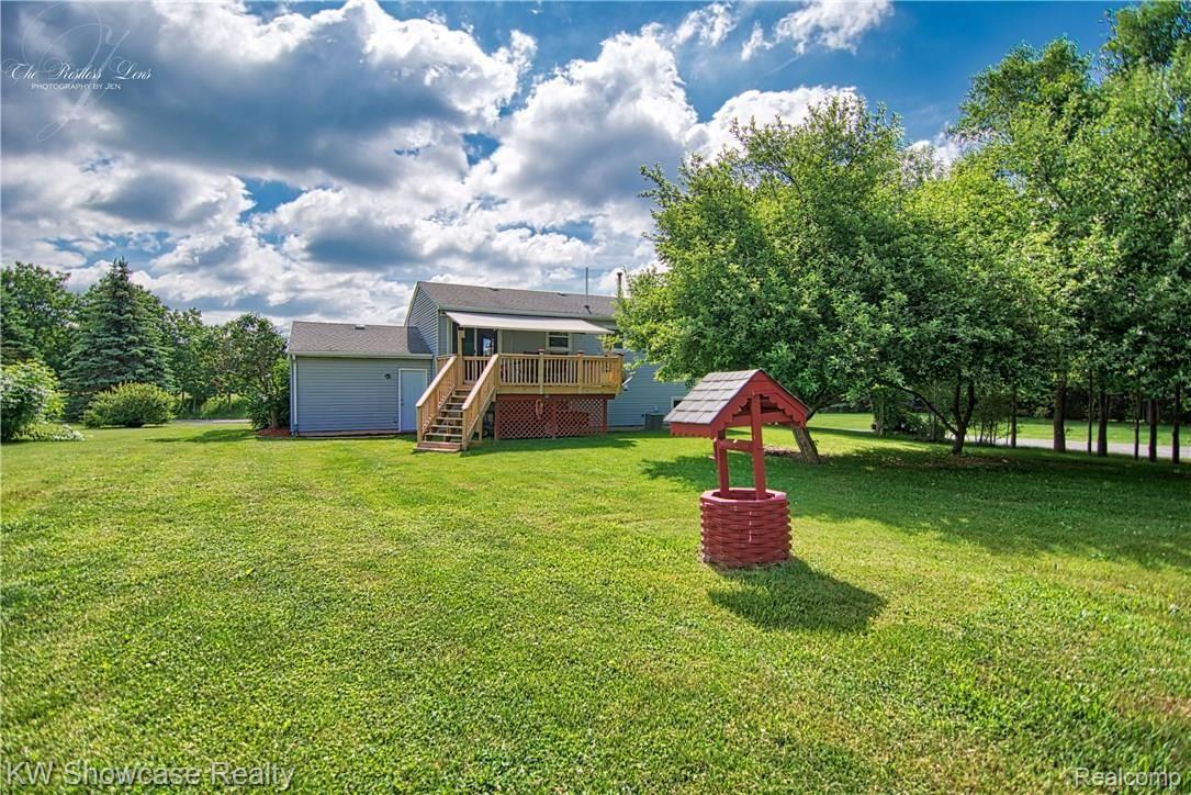 18364 Hickory Ridge Road Fenton, MI 48430 - Photo 11 of 36 18374HickoryRidgeRdext-11.jpg