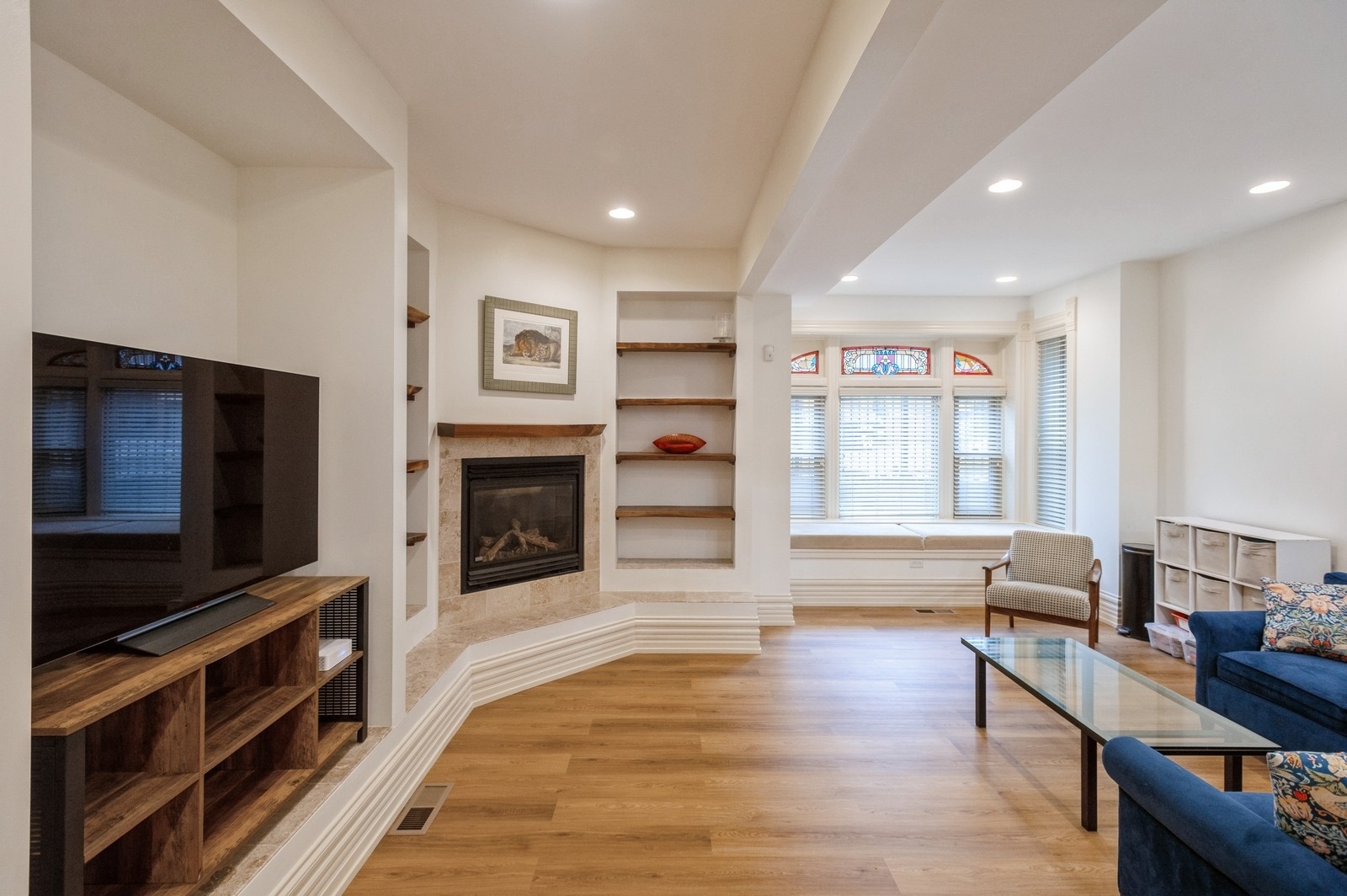 1643 West Julian Street Chicago, IL 60622 - Photo 7 of 20 a living room with furniture flat screen tv and a fireplace