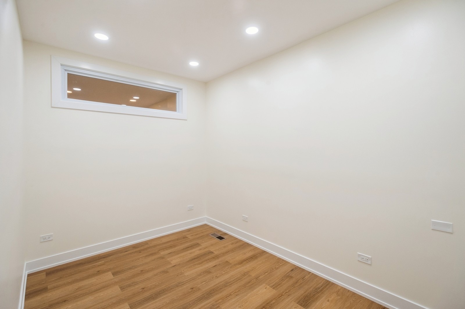 1643 West Julian Street Chicago, IL 60622 - Photo 10 of 20 a view of room with wooden floor
