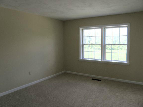 2239 Ranch Road Northwest Roanoke, VA 24017 - Photo 6 of 15 an empty room with a window