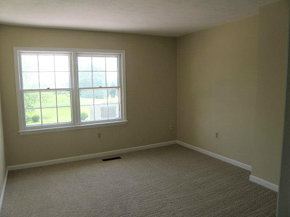 2239 Ranch Road Northwest Roanoke, VA 24017 - Photo 8 of 15 an empty room with a window