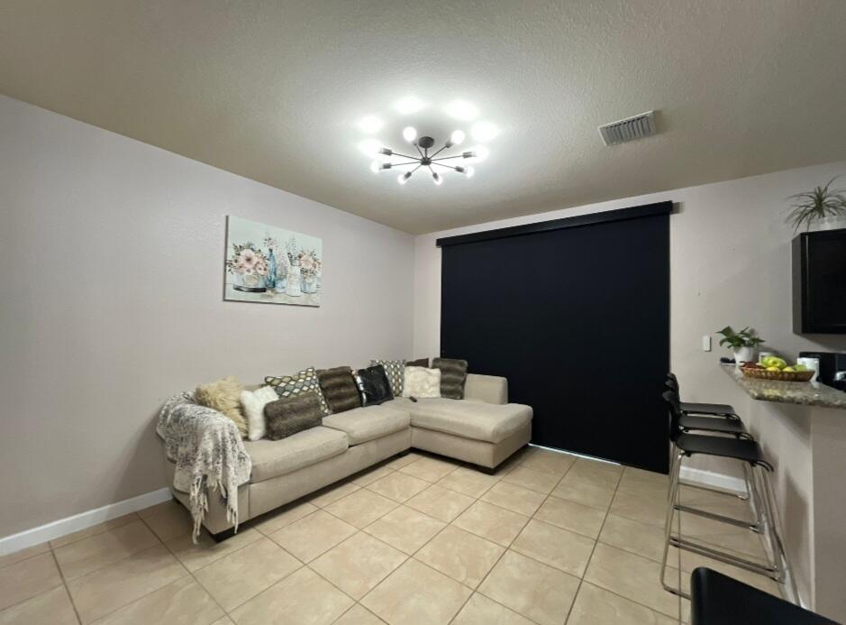 3349 West 90th Street Hialeah, FL 33018 - Photo 15 of 37 Current tenant