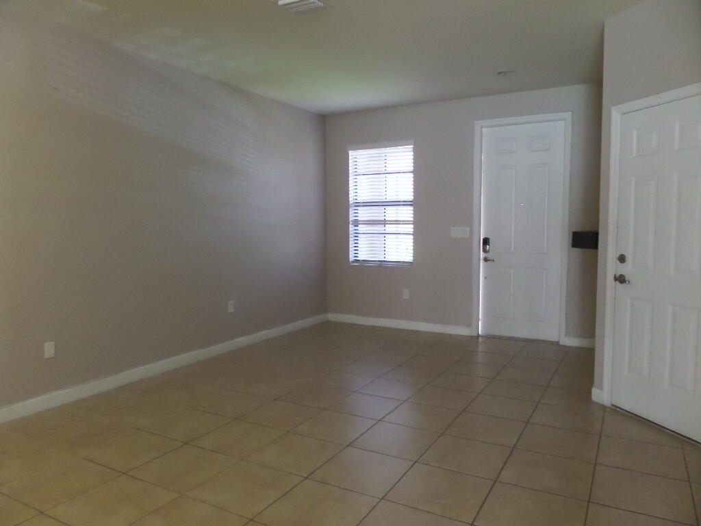 3349 West 90th Street Hialeah, FL 33018 - Photo 2 of 37 Living room