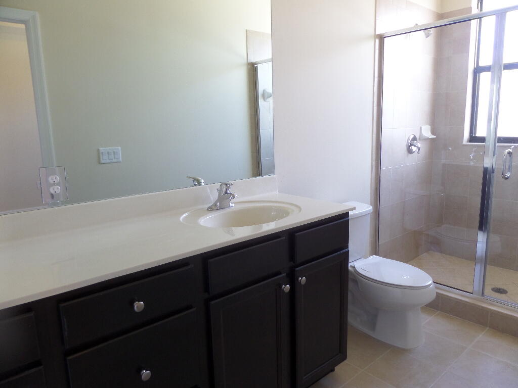 3349 West 90th Street Hialeah, FL 33018 - Photo 9 of 37 Masterbath