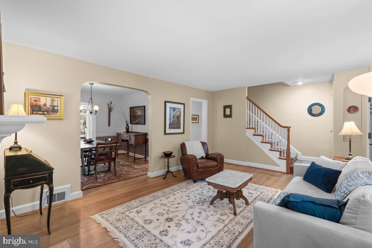 306 Windsor Street Silver Spring, MD 20910 - Photo 5 of 52 Gallery Image 5