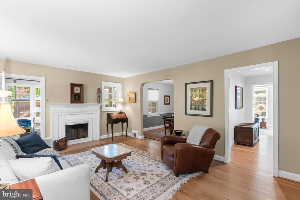 306 Windsor Street Silver Spring, MD 20910 - Photo 6 of 52 Gallery Image 6