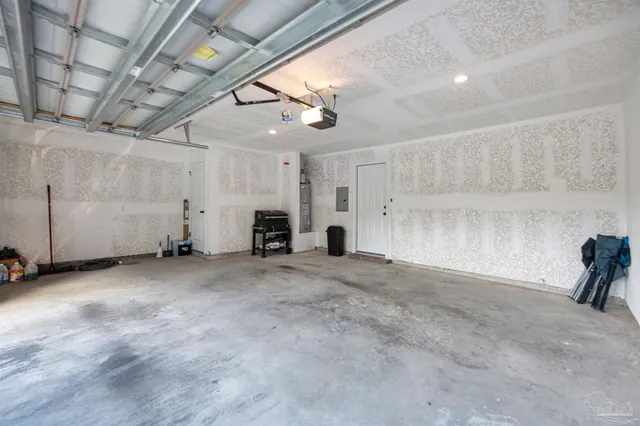 a view of a livingroom with furniture and a ceiling fan