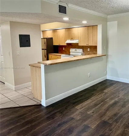 $2,250 | 18810 Northwest 57th Avenue, Unit 109, Hialeah, FL 33015