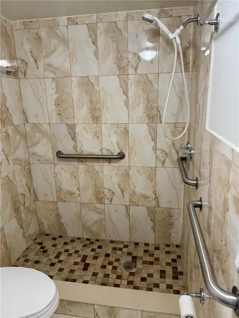 $2,250 | 18810 Northwest 57th Avenue, Unit 109, Hialeah, FL 33015
