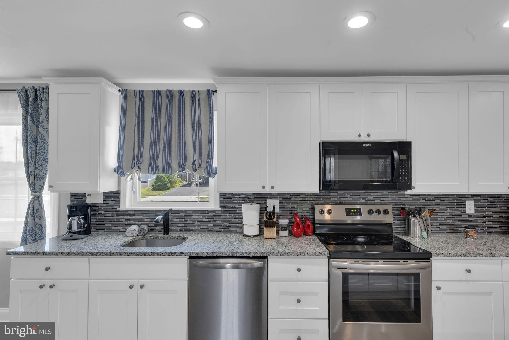 25 Easter Lane Levittown, PA 19054 - Photo 1 of 22