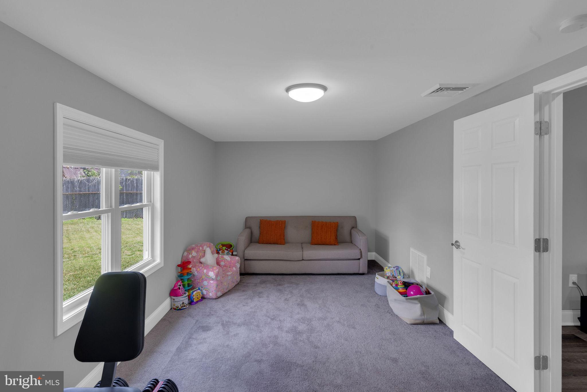 25 Easter Lane Levittown, PA 19054 - Photo 14 of 22