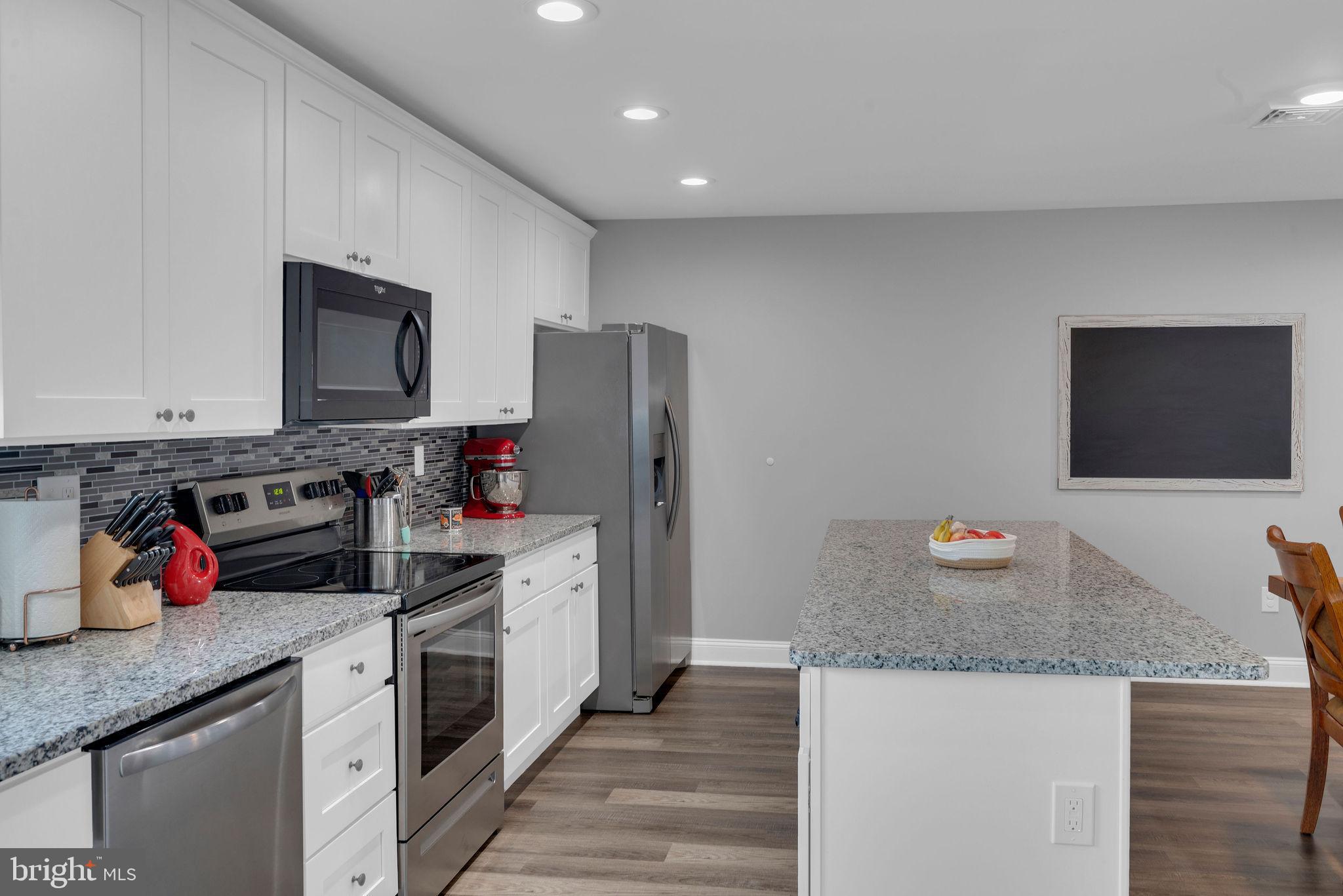 25 Easter Lane Levittown, PA 19054 - Photo 3 of 22