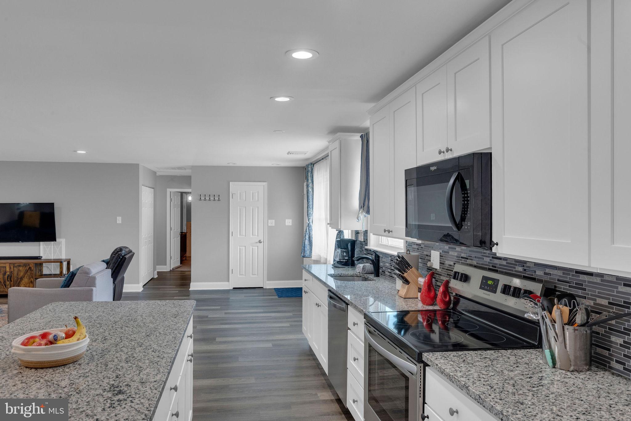 25 Easter Lane Levittown, PA 19054 - Photo 4 of 22