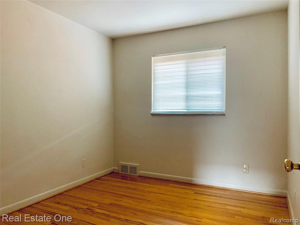 19351 Rensellor Street Livonia, MI 48152 - Photo 13 of 29