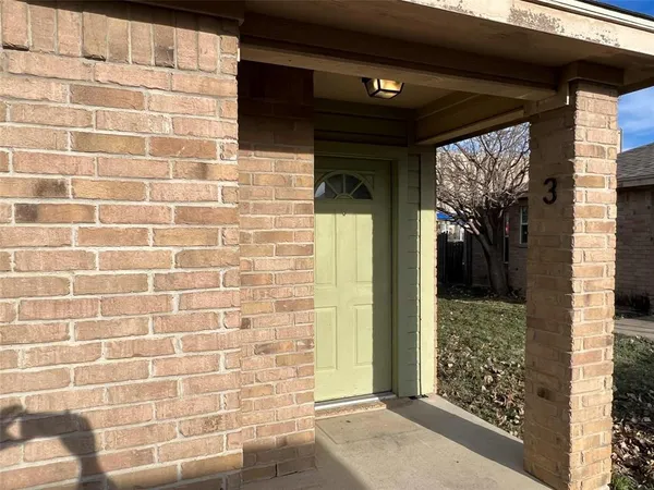 $1,375 | 121 Cambridge Drive, Unit 3, Saginaw, TX 76179