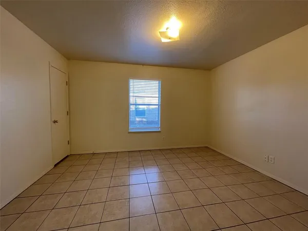 $1,375 | 121 Cambridge Drive, Unit 3, Saginaw, TX 76179