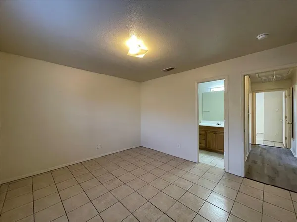 $1,375 | 121 Cambridge Drive, Unit 3, Saginaw, TX 76179