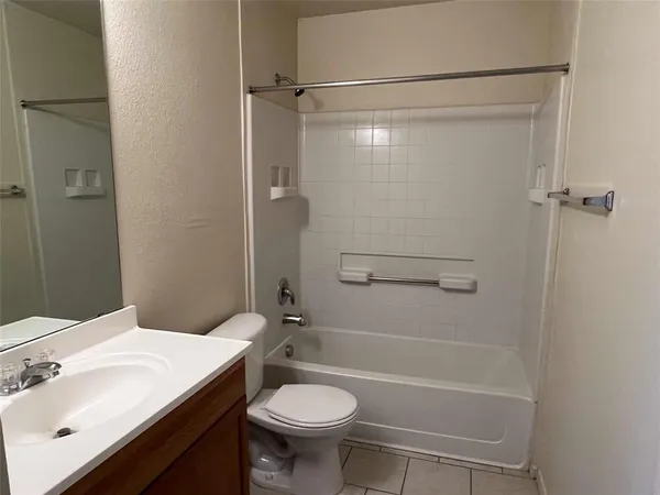 $1,375 | 121 Cambridge Drive, Unit 3, Saginaw, TX 76179